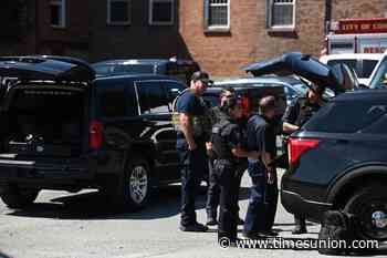 Police swarm Cohoes apartment complex