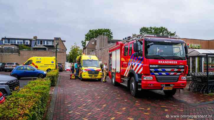 Veel mensen zien dat man van dak valt bij supermarkt in centrum van Mierlo