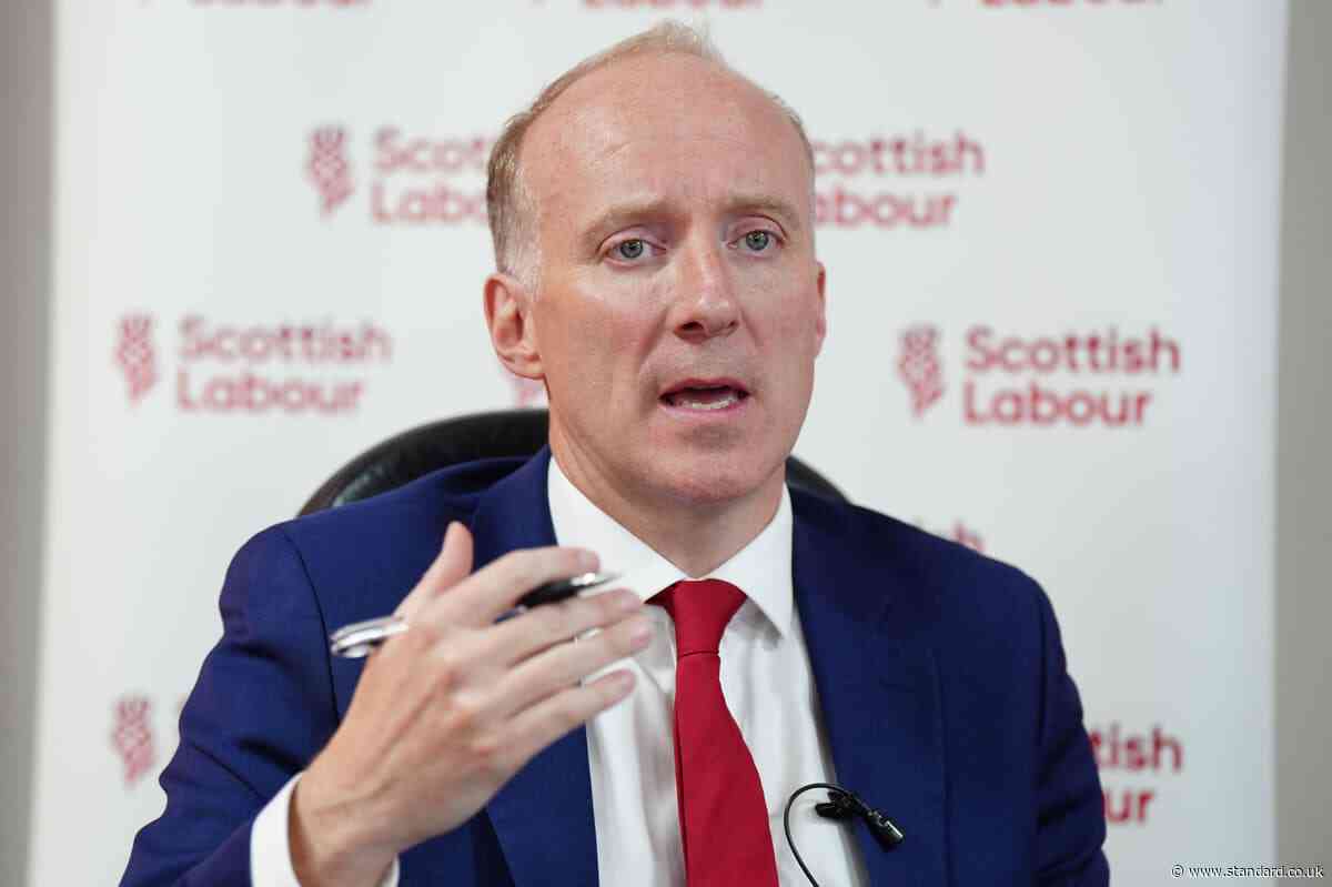 Labour leadership hopeful speaks out about dying mother’s ‘fear’ in shared ward