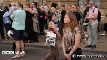 Cambridge vice-chancellor heckled at Arday vigil