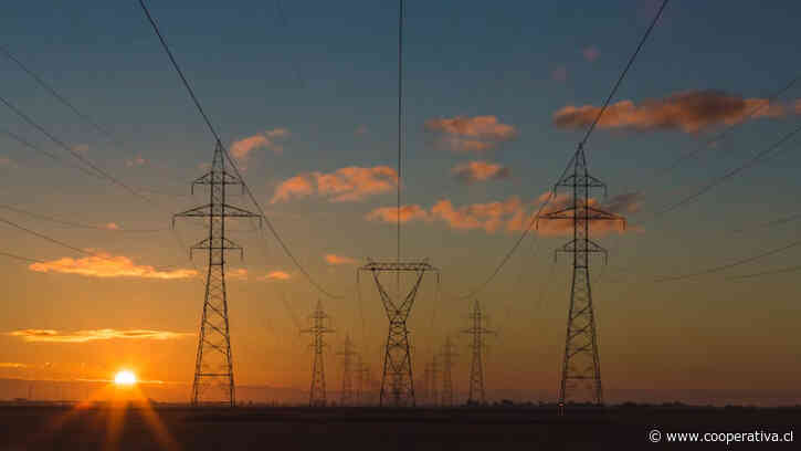 Alivio eléctrico para empresas: Gobierno no aplicará cobro de horas punta este septiembre