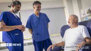Former porter has first robotic knee surgery at hospital