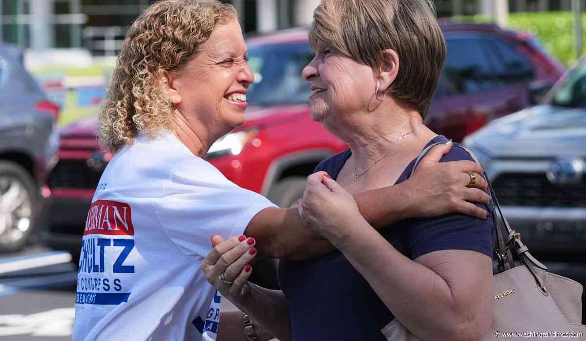 Reps. Wasserman Schultz and Moskowitz fend off rivals in Florida Democratic primaries
