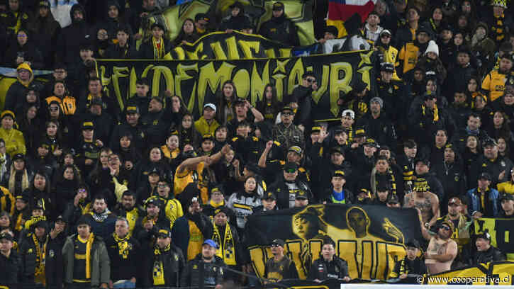 [VIDEO] Hinchas alentaron con banderazo a Coquimbo antes del crucial duelo con Platense