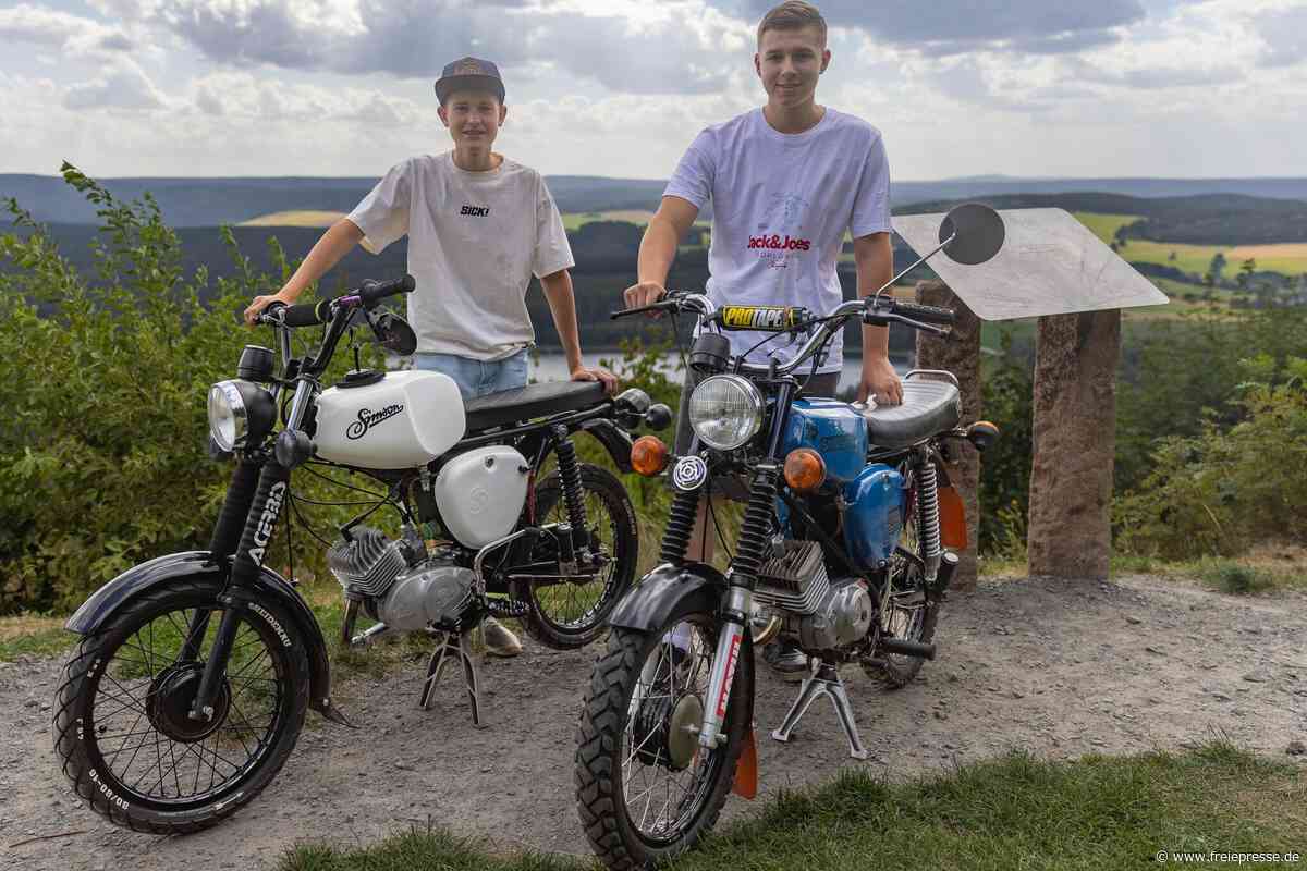 Mit der Simson ans Meer: Zwei junge Erzgebirger wagen große Reise