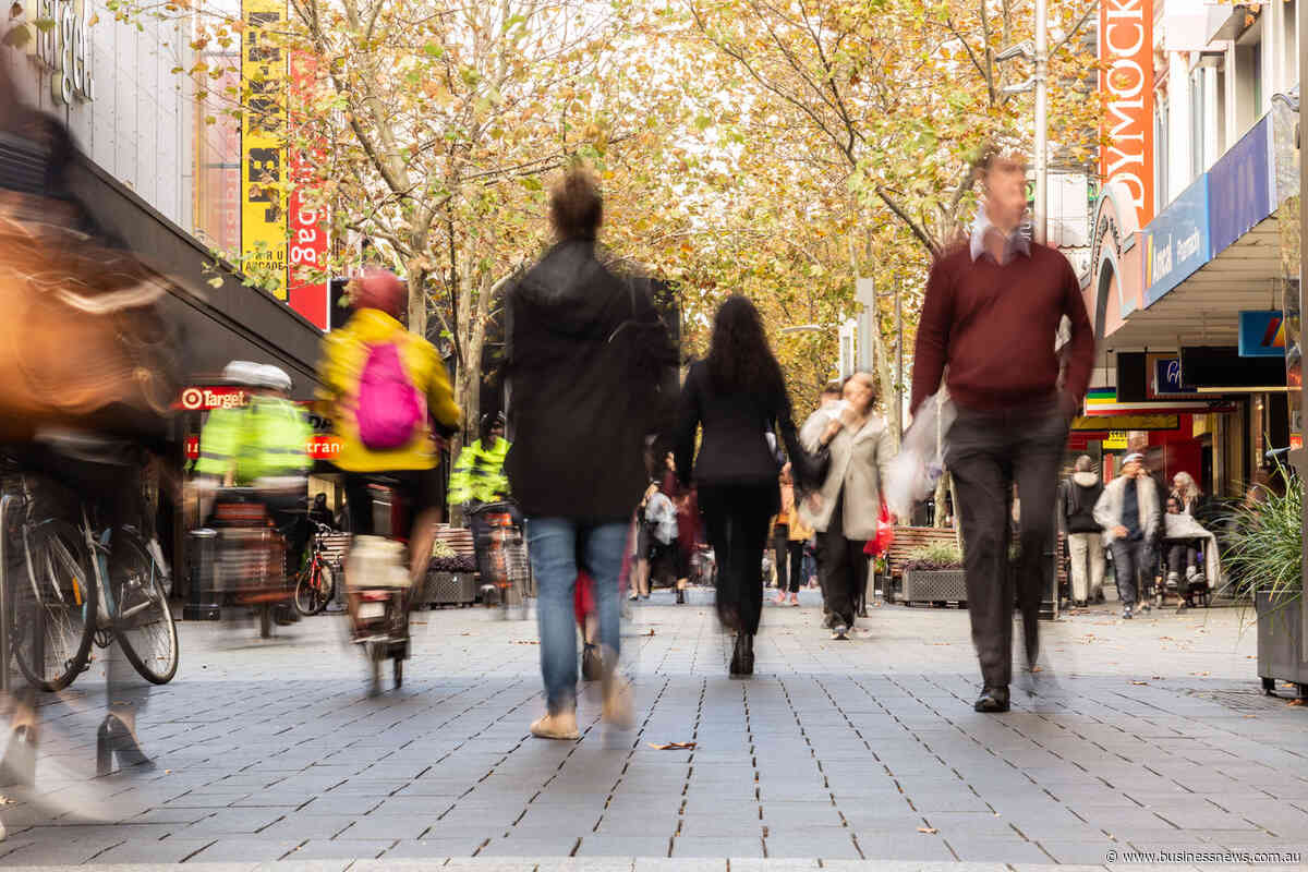 Public sector leads wage growth for sixth consecutive quarter