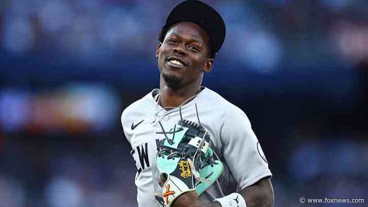 Yankees' Jazz Chisholm boots routine grounder, immediately blames umpire as replay tells another story
