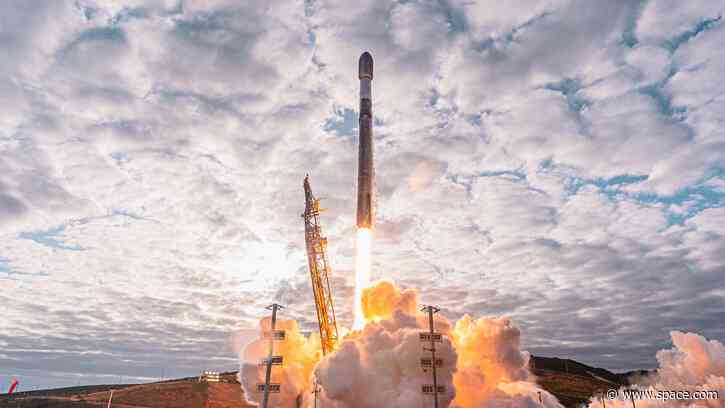 SpaceX launches its 100th mission of the year, sends Starlink satellites to orbit