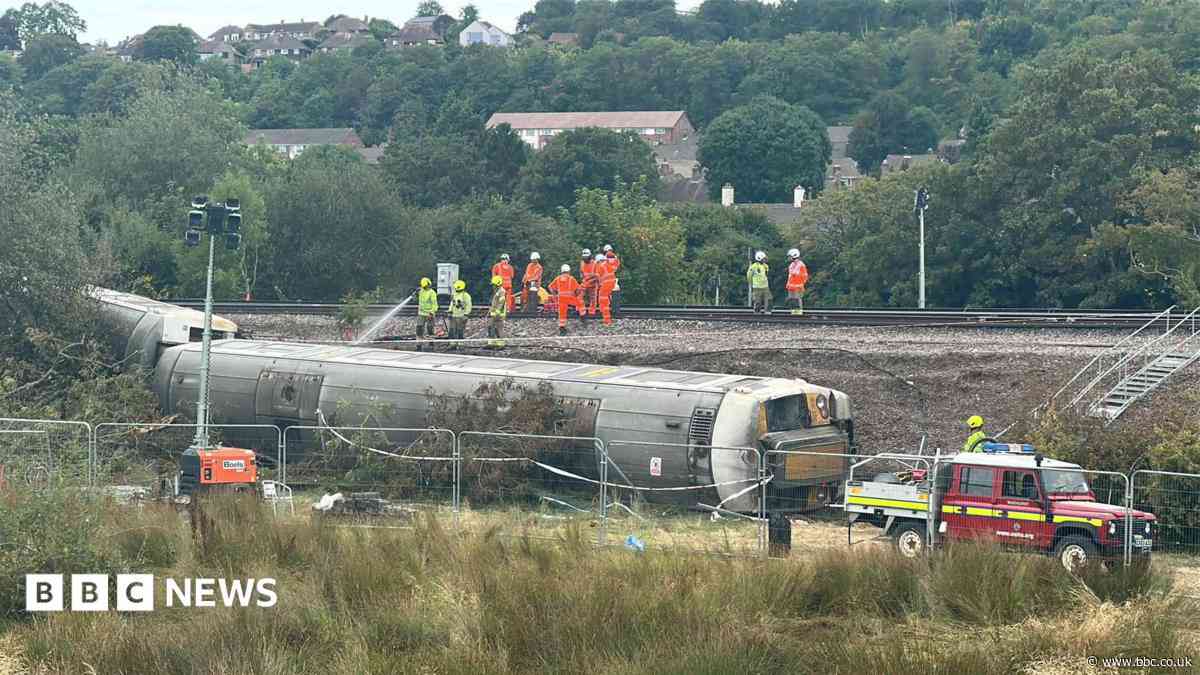 Minister visits derailment site amid funding plea