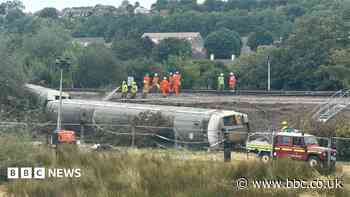 Minister visits derailment site amid funding plea