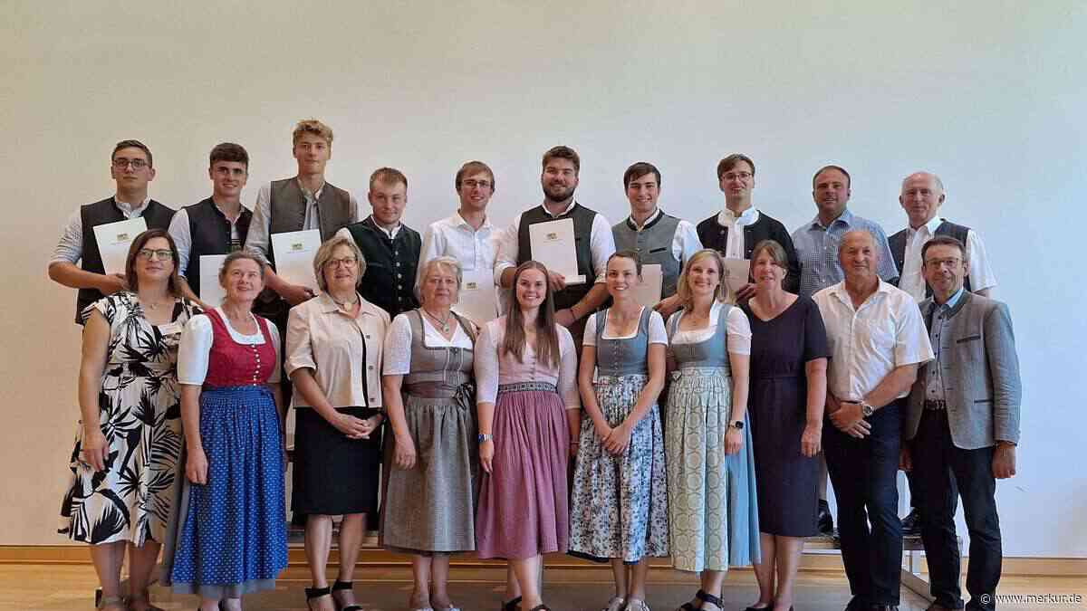 92 Landwirte und Hauswirtschafterinnen erhalten ihre Zeugnisse