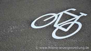 Piktogrammkette in der Bahnhofstraße in Neufahrn soll Radverkehr sicherer machen