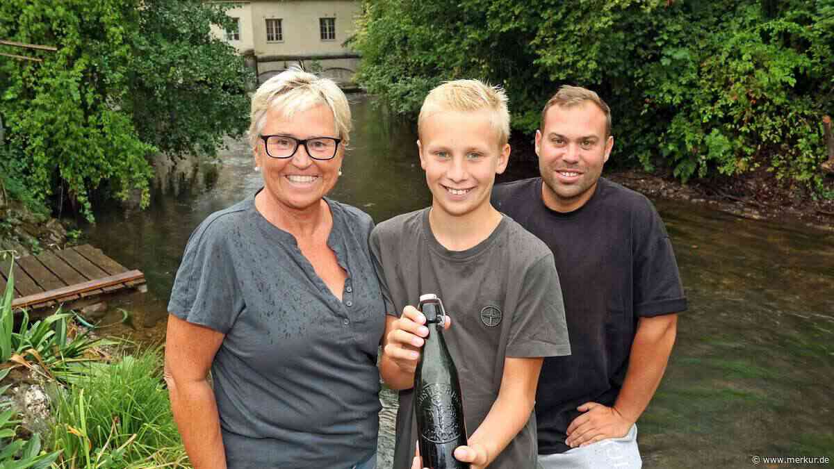 Historischer Fund: 130 Jahre alte Augustiner-Flasche in der Würm gefunden