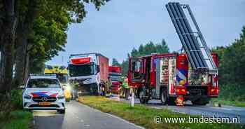 Man (41) overleden na frontale botsing met vrachtwagen in Hazerswoude-Dorp