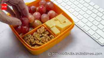 Keep these 8 foods at your desk for the 4 pm hunger attack