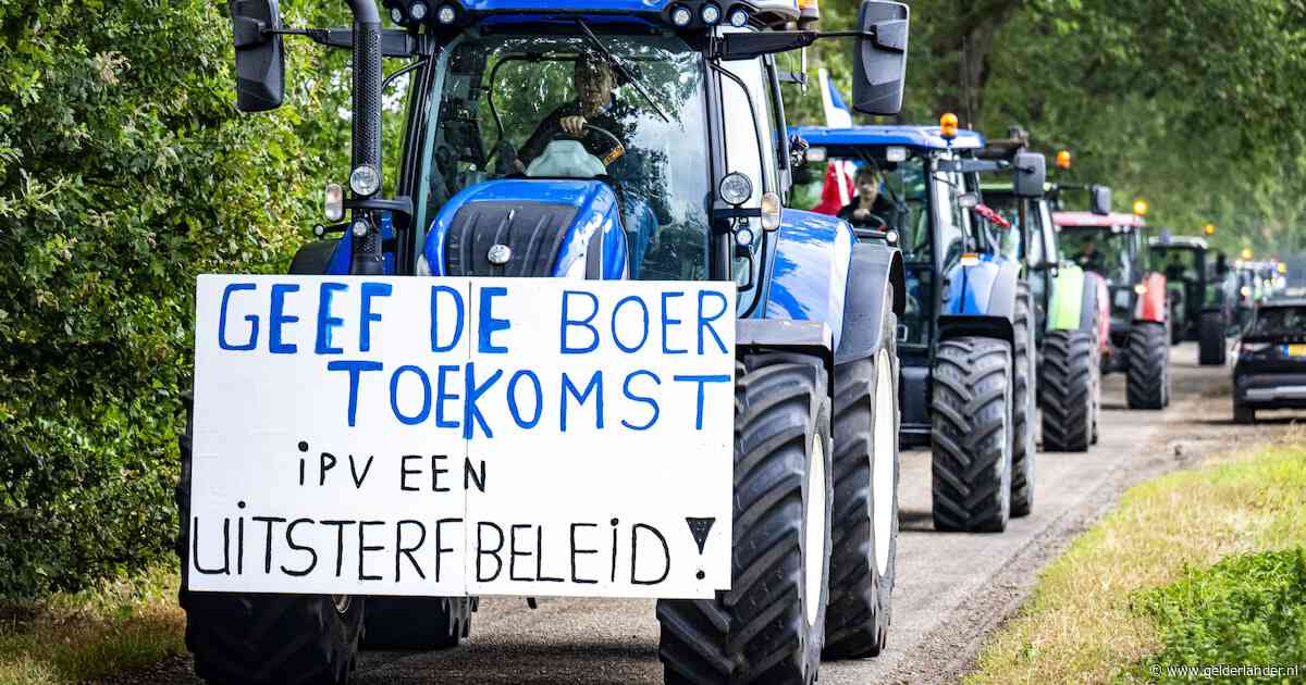 Honderden boeren beginnen aan ‘stikstofmars’ in Drenthe