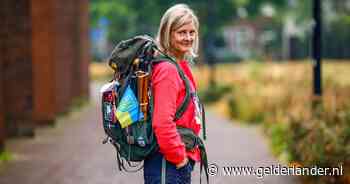 Margreet (54) loopt pelgrimsroute door Oekraïne om oorlogsveteranen te helpen: ‘Iedereen vraagt: is dat veilig?’