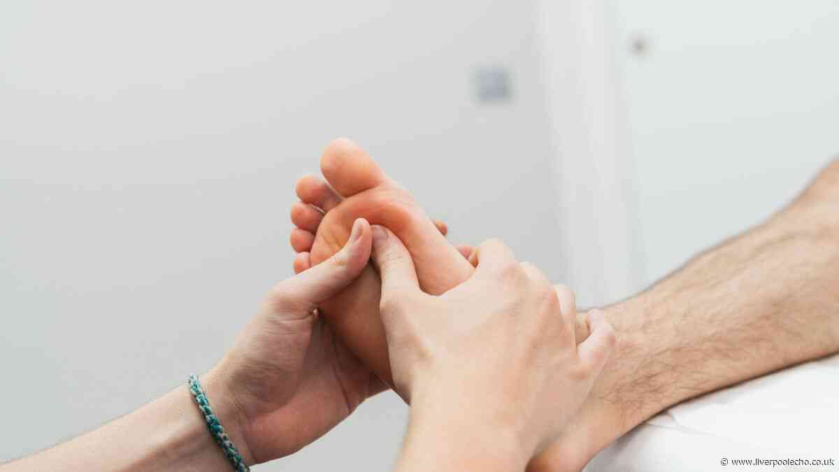 Pharmacist says toenail change 'could be sign of cancer'