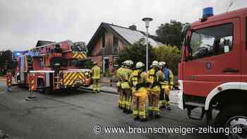 Feuerwehr stoppt Dachstuhlbrand in Jembke – Haus unbewohnbar