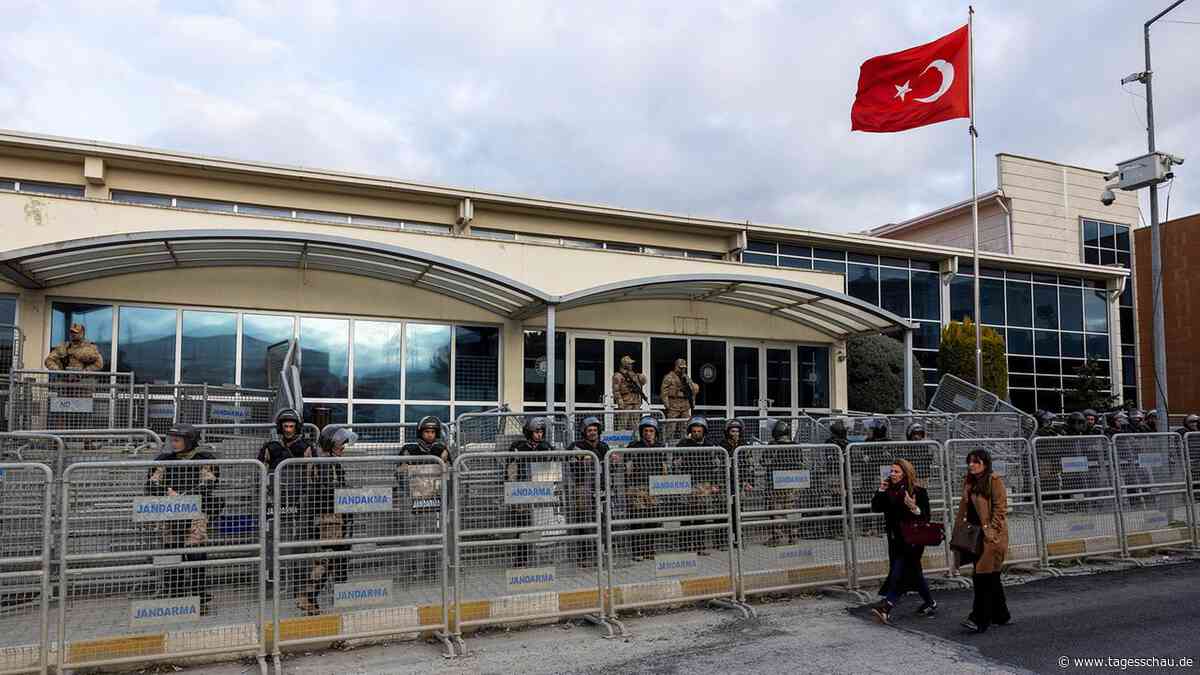 Prozess gegen İmamoğlu: Wenn der Angeklagte nur per Fernglas zu sehen ist