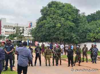 PHOTOS: Police, soldiers block ex-servicemen from protesting at defence ministry