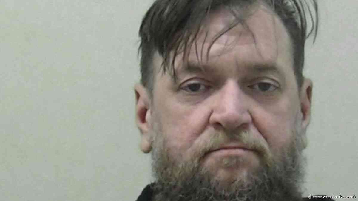 North East pervert engaged in sex chat with 'child' weeks after walking free for indecent images
