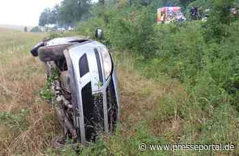 POL-HX: Auto landet im Feld - zwei Verletzte