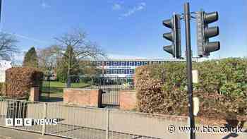 Physics teacher banned for relationship with pupil