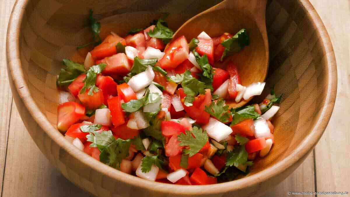 Mit diesem Tomatensalat beeindrucken Sie Ihre Gäste beim Grillen – Hobbyköche vergeben volle 5 Sterne