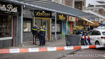 Twee mannen met vuurwapen en mes overvallen juwelier in Amsterdam