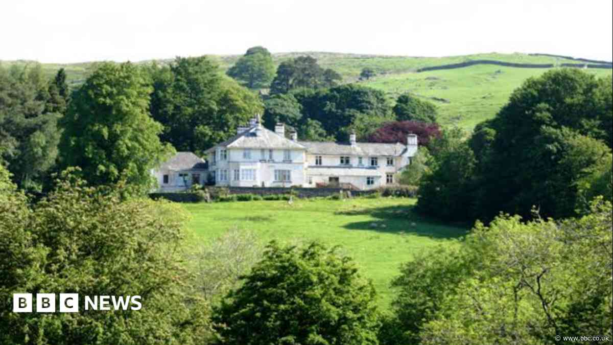 Council debate for at-risk outdoor centre