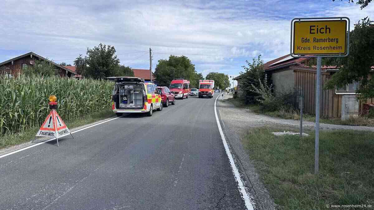 Motorrad prallt in Lieferfahrzeug – Mann (63) aus Kreis Rosenheim schwer verletzt