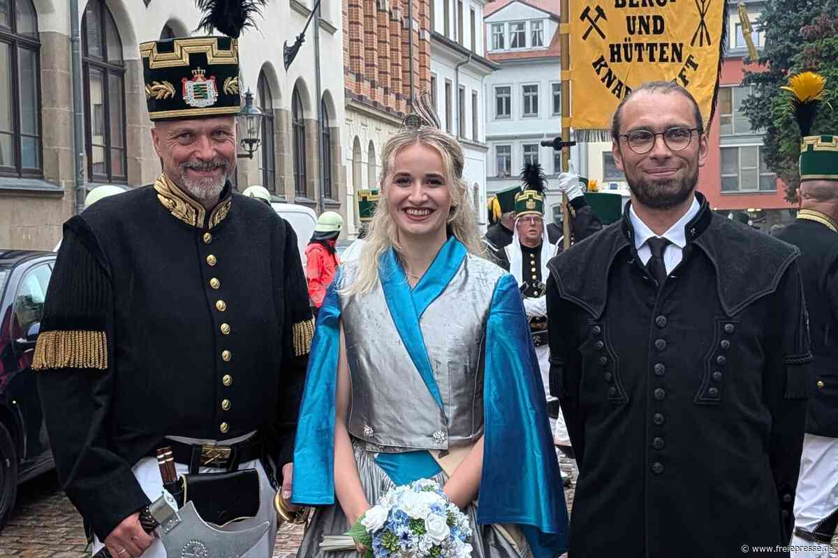 Historischer Aufmarsch in Freiberg: Stadt würdigt Herders Erbe im Fackelschein