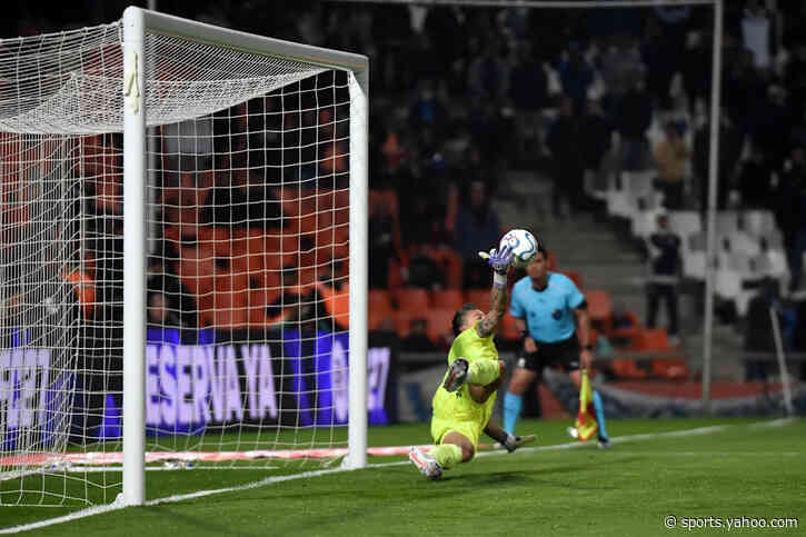 Spanish paper hails Fábio after Flu go through: 45-year-old hero
