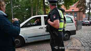 Mann fuchtelt mit Messer herum: Kamerateam des NDR ergreift die Flucht