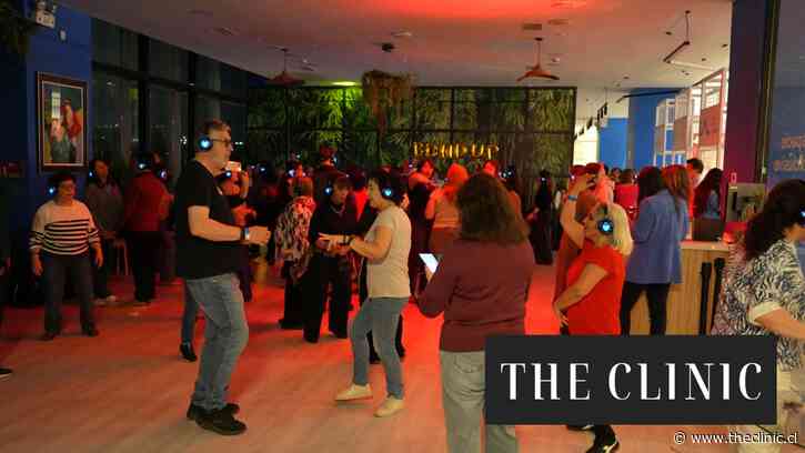“Todavía bailo tres rock and roll al hilo”: Las fiestas donde los adultos mayores desafían la soledad en Santiago