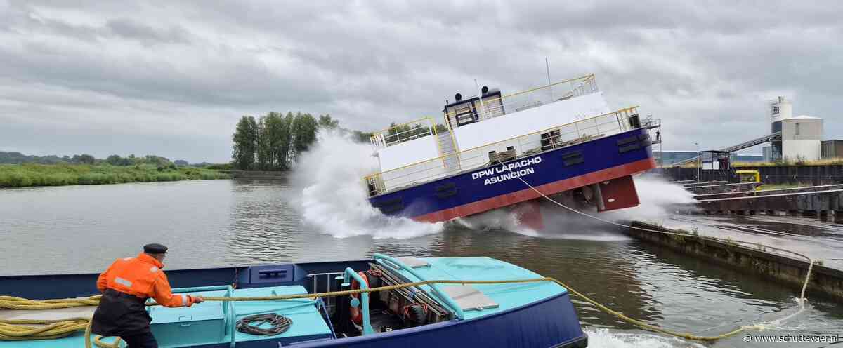 Royal T Shipyards laat 5.400 pk duwboot te water voor DP World
