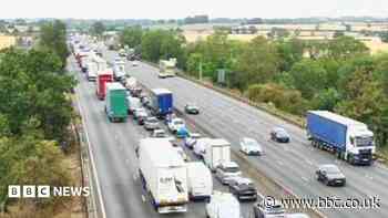 Multi-vehicle crash closes northbound section of M1