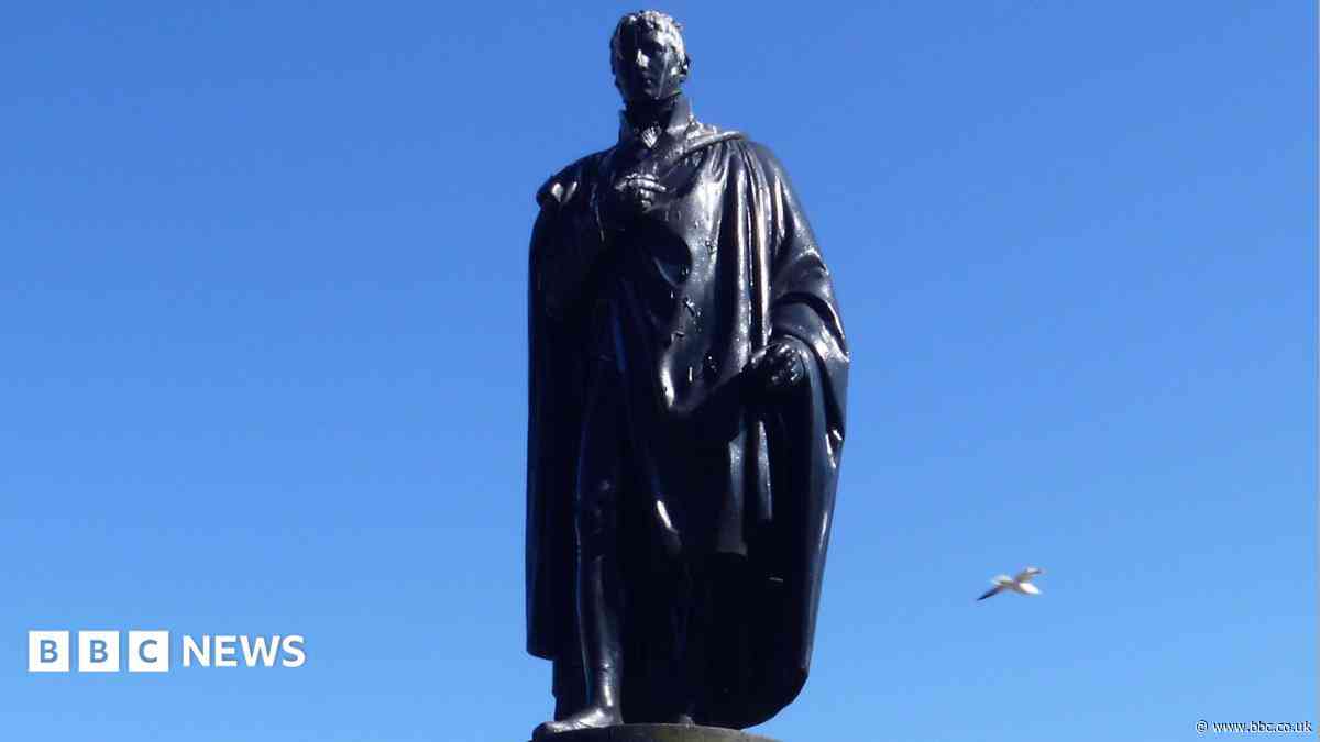 George Square statue to remain without sword over 'symbolism'