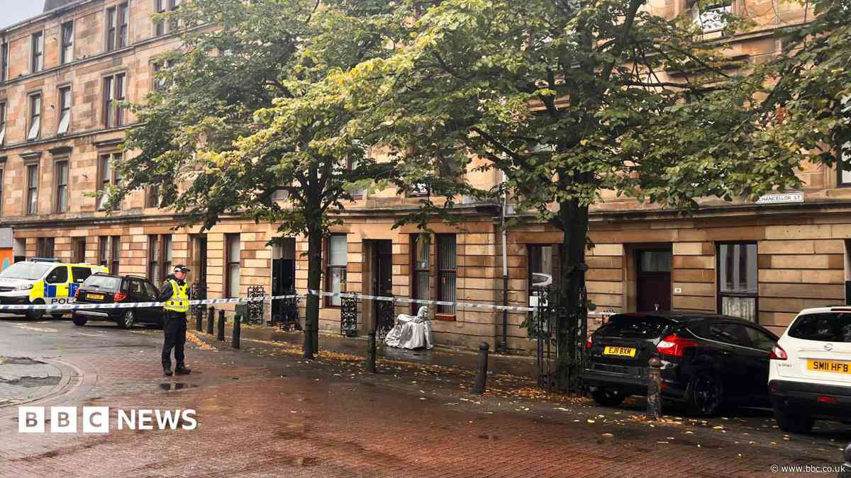 Police investigating deaths of two men found injured in Glasgow