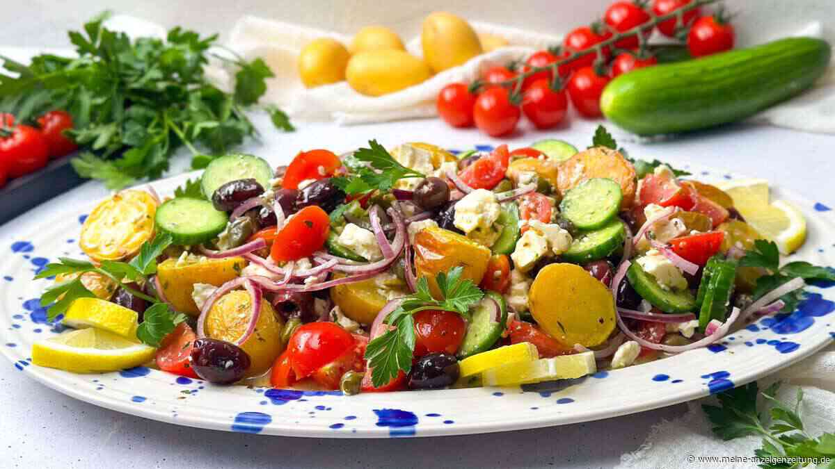 Dieser Kartoffelsalat aus dem Ofen bringt griechisches Flair auf den Tisch und passt zu jedem Anlass