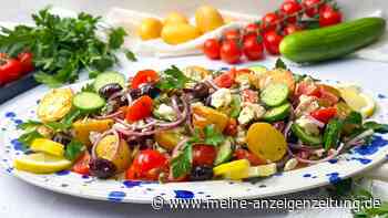 Dieser Kartoffelsalat aus dem Ofen bringt griechisches Flair auf den Tisch und passt zu jedem Anlass