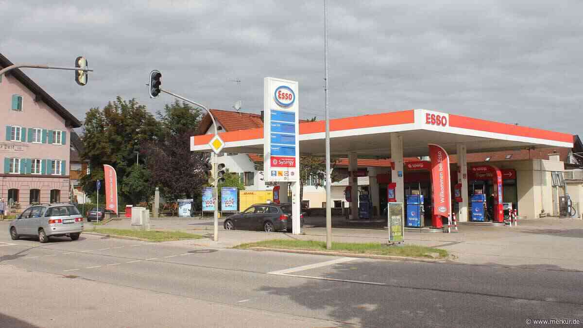 Esso-Tankstelle bleibt mittendrin – Vorerst kein Dorfplatz für bayerischen Ort