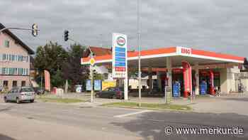 Esso-Tankstelle bleibt mittendrin – Vorerst kein Dorfplatz für bayerischen Ort