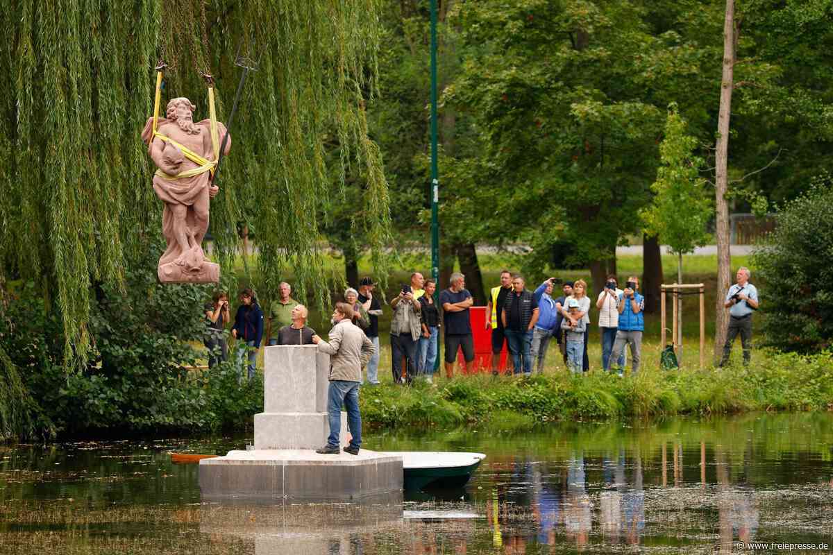 Ein Stück Glauchauer Identität kehrt zurück: Legendäre Neptun-Figur steht wieder