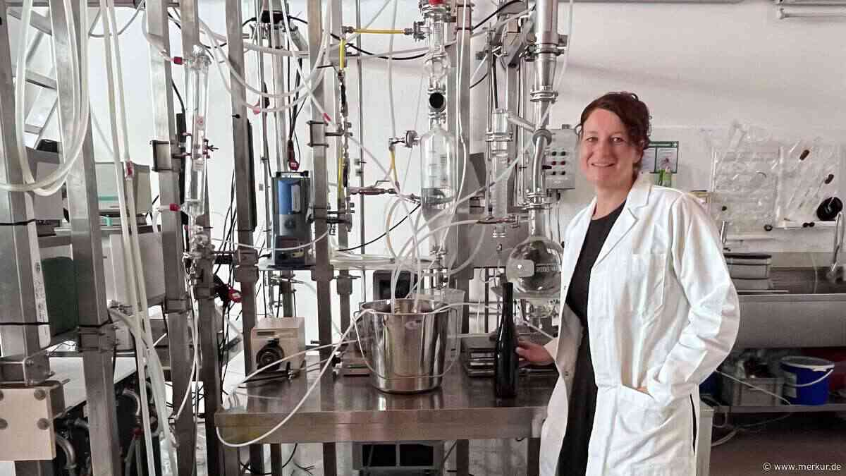 Null Prozent im Glas: Zornedingerin zieht Alkohol aus Wein – „einfach trinken und erleben“