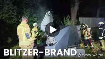 Unbekannter zündet Blitzer an – Messdaten trotz Feuer erhalten