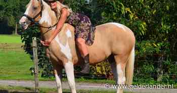 ‘Heb ik vandaag al gezegd hoeveel ik van je hou?’, appt Petra (58) elke dag naar Gerben. Ook op haar laatste dag