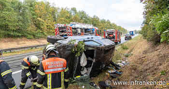 Schwerer Unfall auf A73: Auto überschlägt sich nach Regenschauer