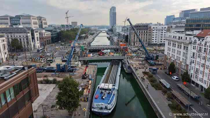 Bijzonder transport over water: liggers van 47 meter naar Brussel